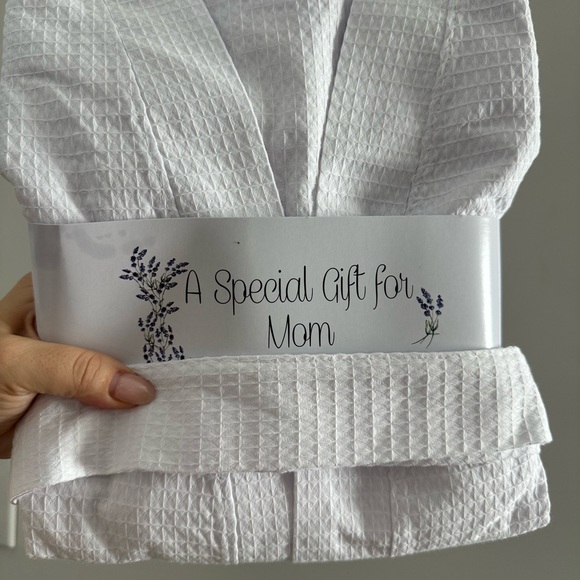 Robe - Picture 2 of 4